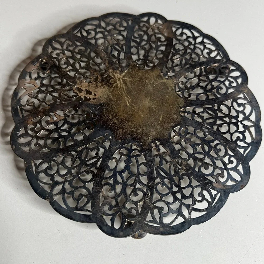 Vintage WM Rogers 76 Silver Plate Pierced Filigree Footed Trivet 6 Inch
